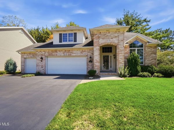 2214 Woods Edge Court, Toledo, OH 43615