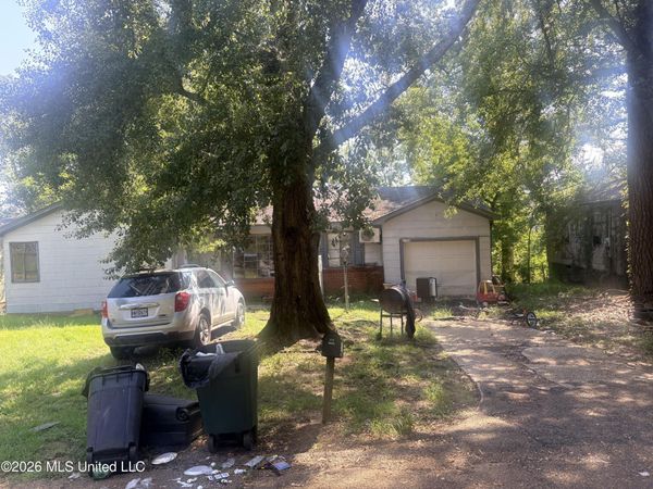 1736 E Gibraltar , Jackson, MS 39204