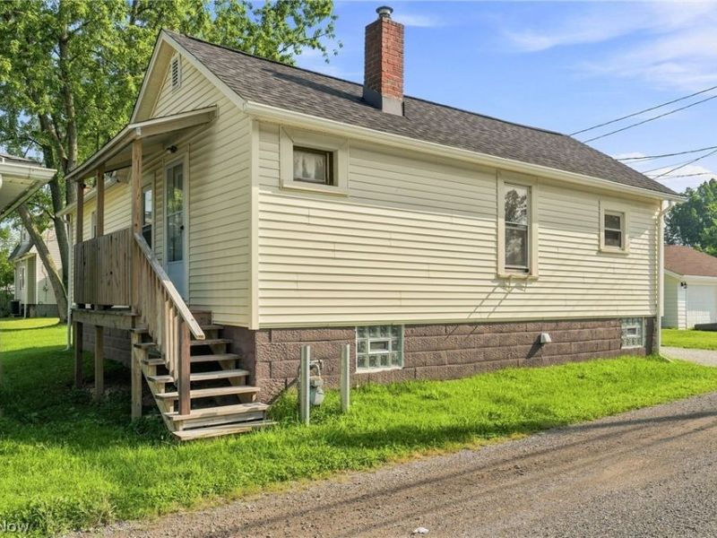 376 E 1/2 Ohio Avenue, Sebring, OH 44672 Photo 2
