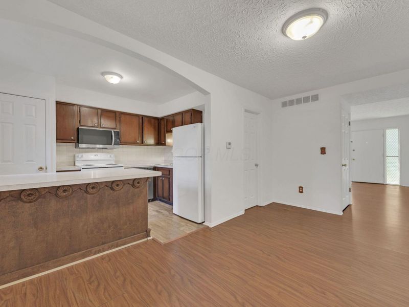 631 Simbury Street, Columbus, OH 43228 Photo 5