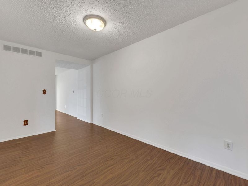 631 Simbury Street, Columbus, OH 43228 Photo 6
