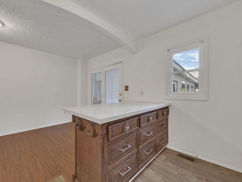 631 Simbury Street, Columbus, OH 43228 Photo 7