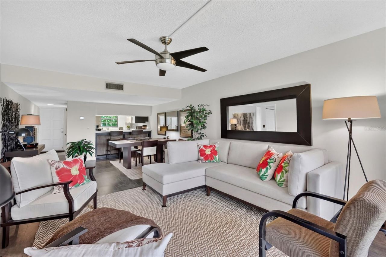 101 N Grandview Street, Unit 412, Mount Dora, FL 32757 Photo