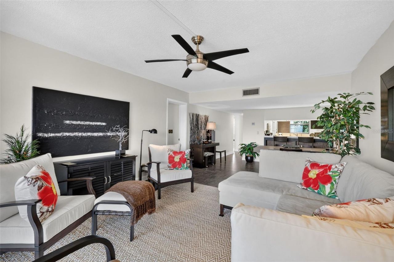 101 N Grandview Street, Unit 412, Mount Dora, FL 32757 Photo