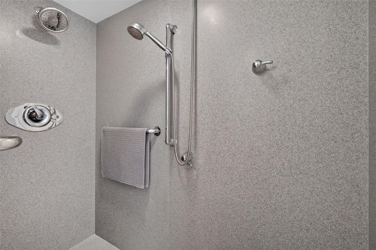 101 N Grandview Street, Unit 412, Mount Dora, FL 32757 Photo