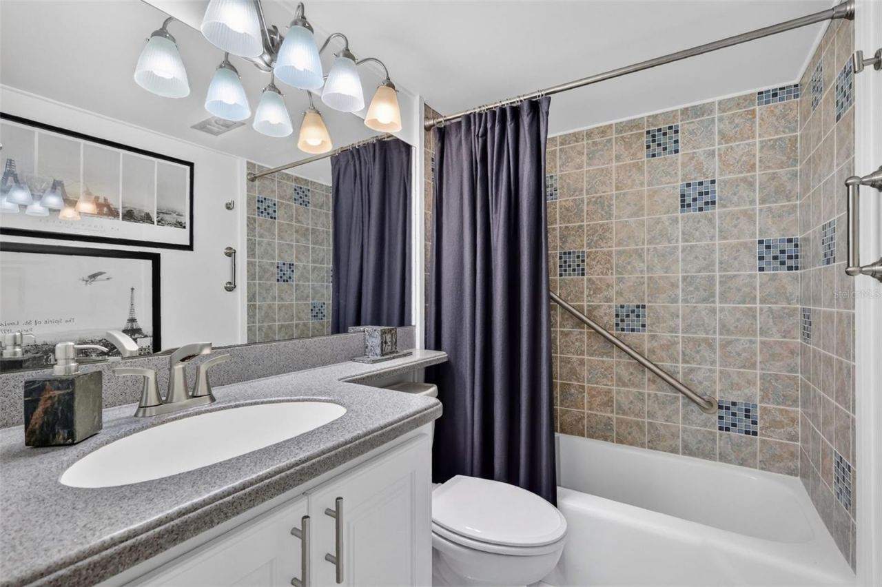 101 N Grandview Street, Unit 412, Mount Dora, FL 32757 Photo