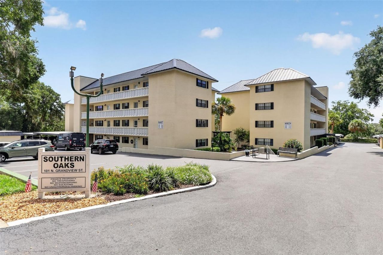 101 N Grandview Street, Unit 412, Mount Dora, FL 32757 Photo