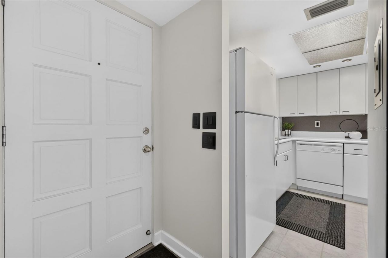 101 N Grandview Street, Unit 412, Mount Dora, FL 32757 Photo