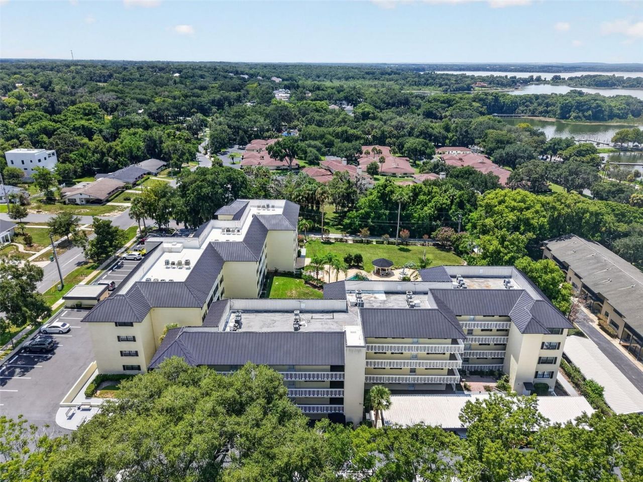 101 N Grandview Street, Unit 412, Mount Dora, FL 32757 Photo