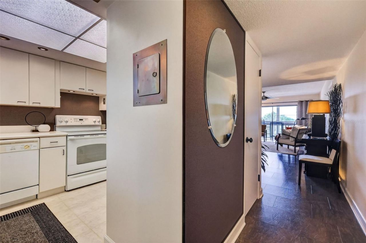 101 N Grandview Street, Unit 412, Mount Dora, FL 32757 Photo