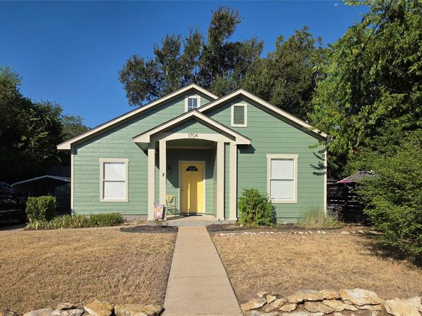 1704 S College ST, Georgetown, TX 78626