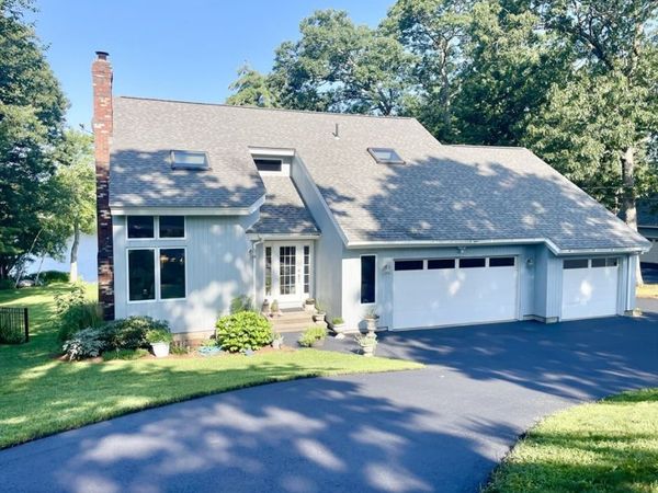 11 Cove Dr, Sturbridge, MA 01566