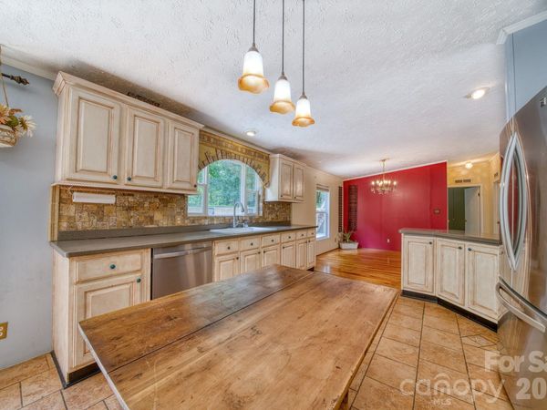 18 Henry White Lane , Leicester, NC 28748