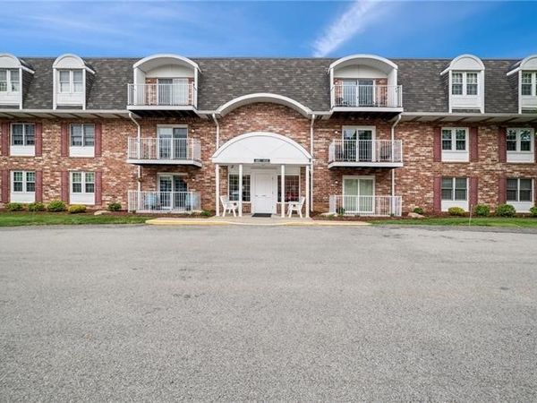 601 Clubhouse Dr , Washington, PA 15301