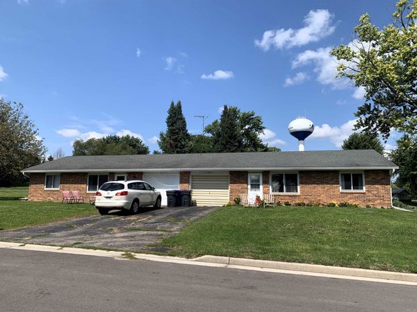 100-102 Hillside Lane, Columbus, WI 53925