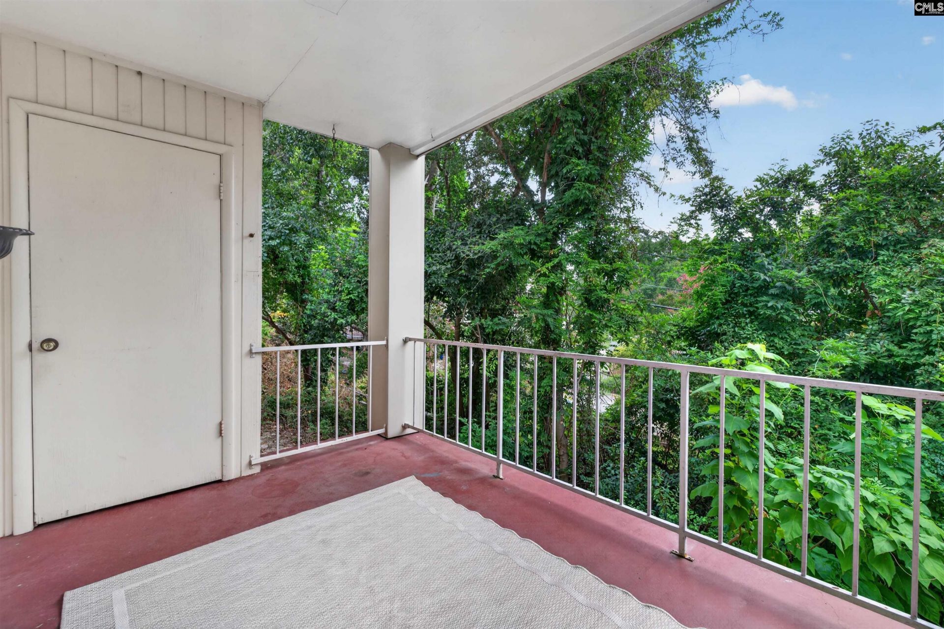 3600 Chateau Drive  Photo 6