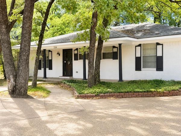 704 Dobbins Road, Corsicana, TX 75110