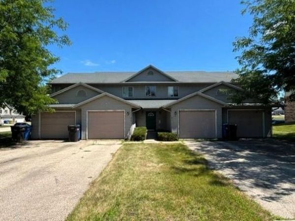 209-211-213-215 Fox Trail, Fall River, WI 53932