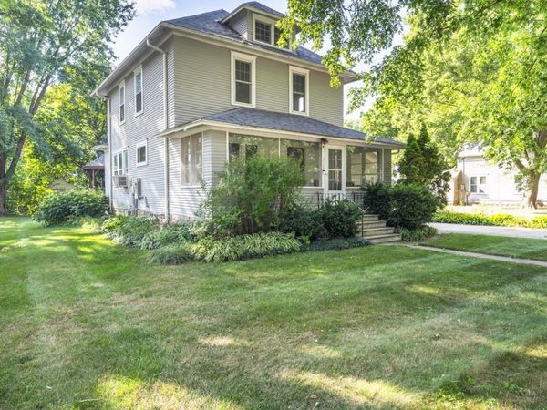 303 N Lincoln Avenue , Graettinger, IA 51342