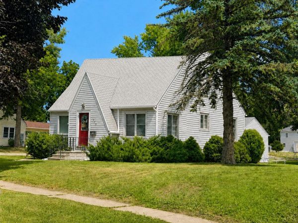 220 N 12 Street , Estherville, IA 51334