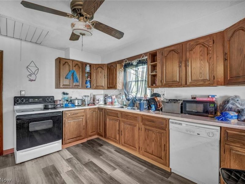 4008 E 186th Street, Cleveland, OH 44122 Photo 9