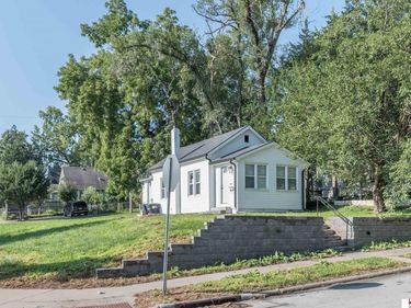 3701 R Street, Omaha, NE 68107
