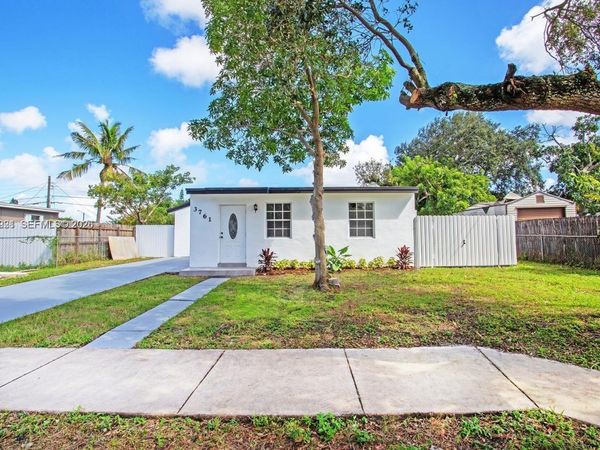 3761 SW 45th Avr , West Park, FL 33023