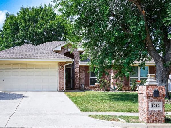 1012 Kingsley Drive, Saginaw, TX 76179