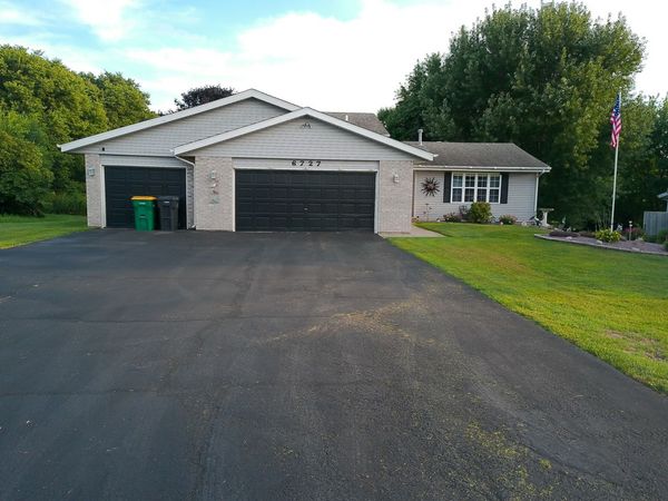 6727 Sawmill Drive , Roscoe, IL 61073