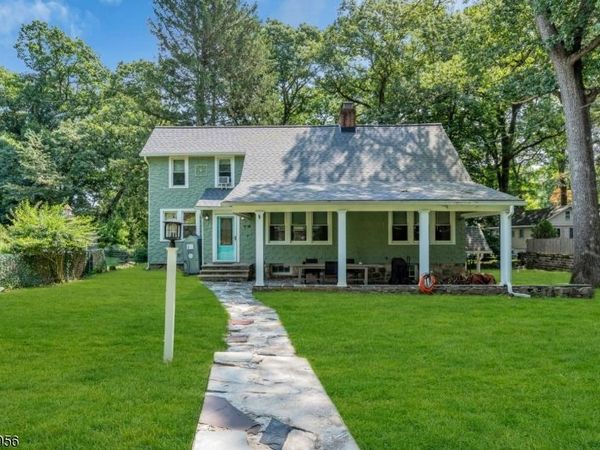 43 Maxim Dr, Hopatcong, NJ 07843