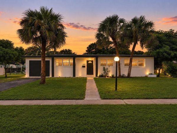 6885 NW 14th Ct, Plantation, FL 33313