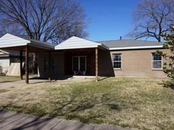 134 W Cober Drive, Grand Prairie, TX 75051