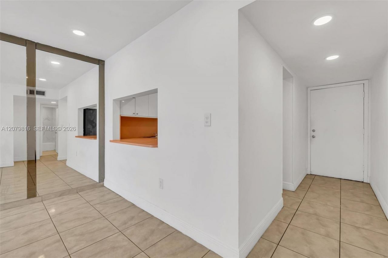 1975 W 44th Pl , Unit A302, Hialeah, FL 33012 Photo