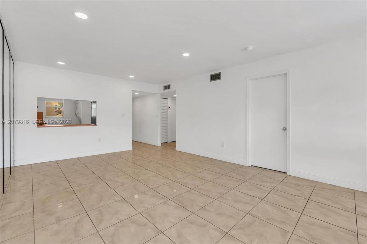 1975 W 44th Pl , Unit A302, Hialeah, FL 33012 Photo