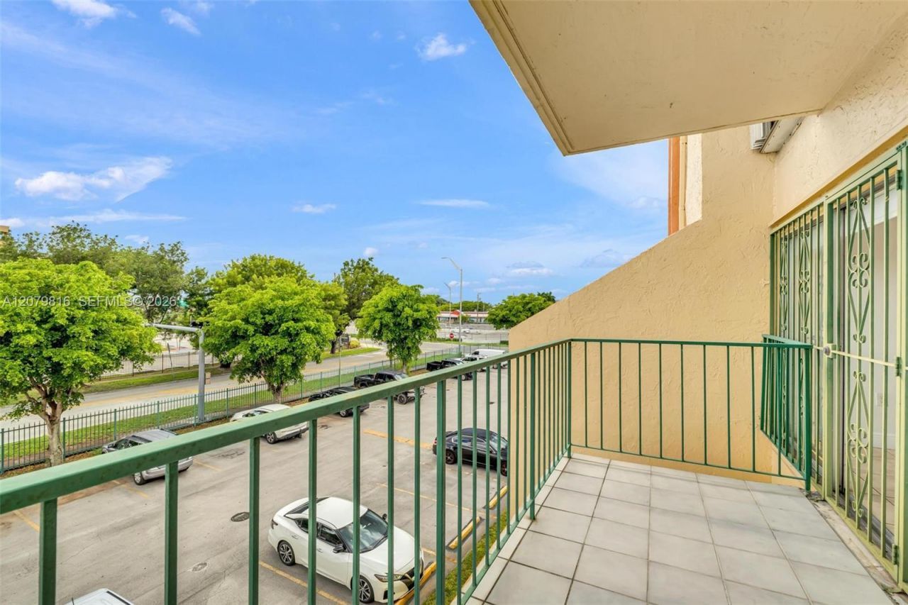 1975 W 44th Pl , Unit A302, Hialeah, FL 33012 Photo