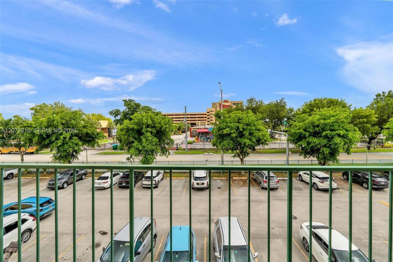 1975 W 44th Pl , Unit A302, Hialeah, FL 33012 Photo