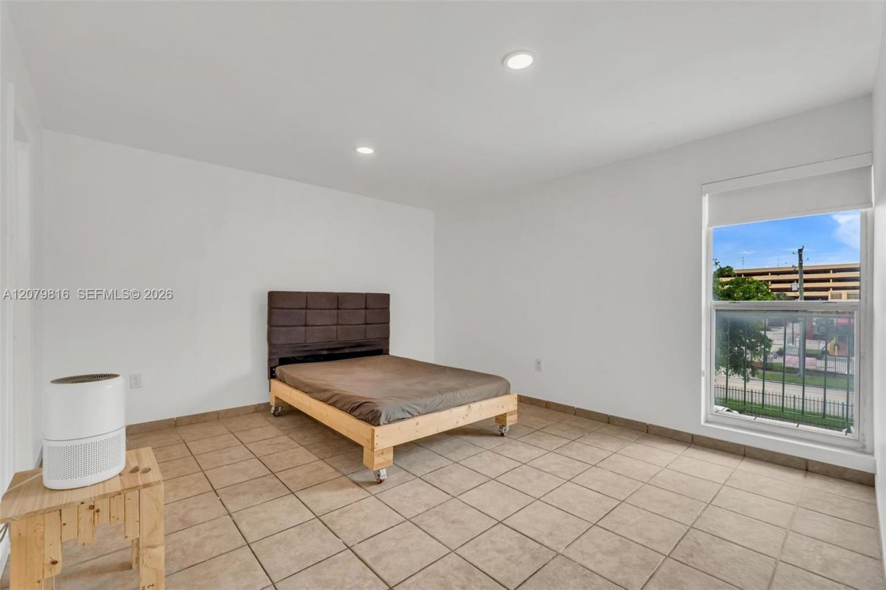 1975 W 44th Pl , Unit A302, Hialeah, FL 33012 Photo