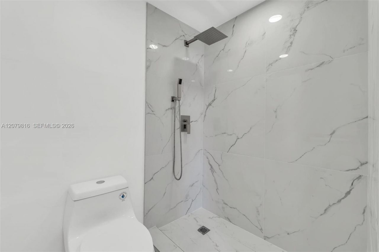 1975 W 44th Pl , Unit A302, Hialeah, FL 33012 Photo