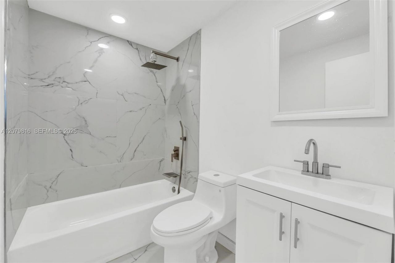 1975 W 44th Pl , Unit A302, Hialeah, FL 33012 Photo