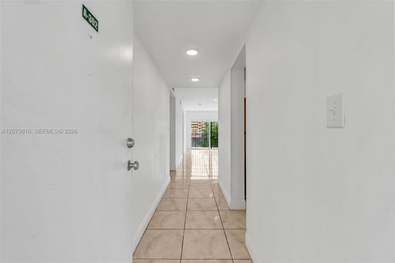 1975 W 44th Pl , Unit A302, Hialeah, FL 33012 Photo
