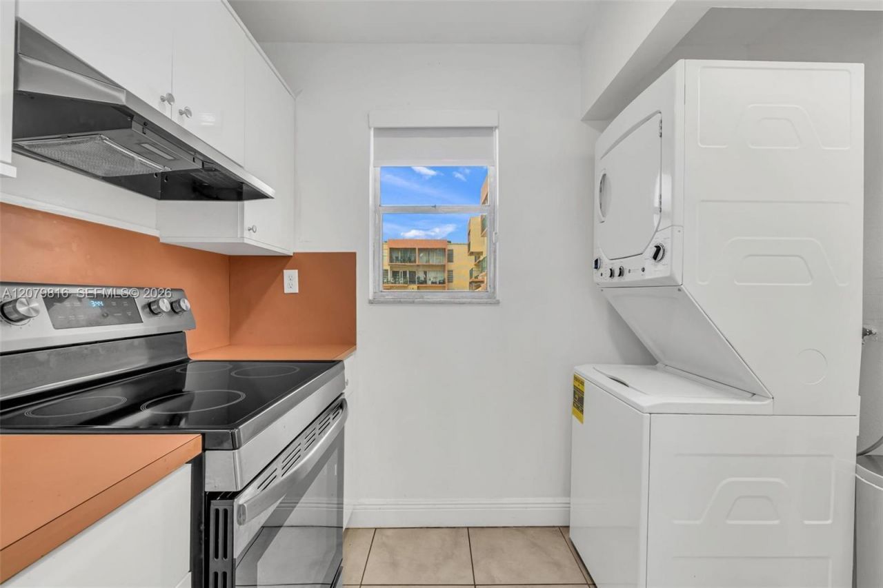 1975 W 44th Pl , Unit A302, Hialeah, FL 33012 Photo