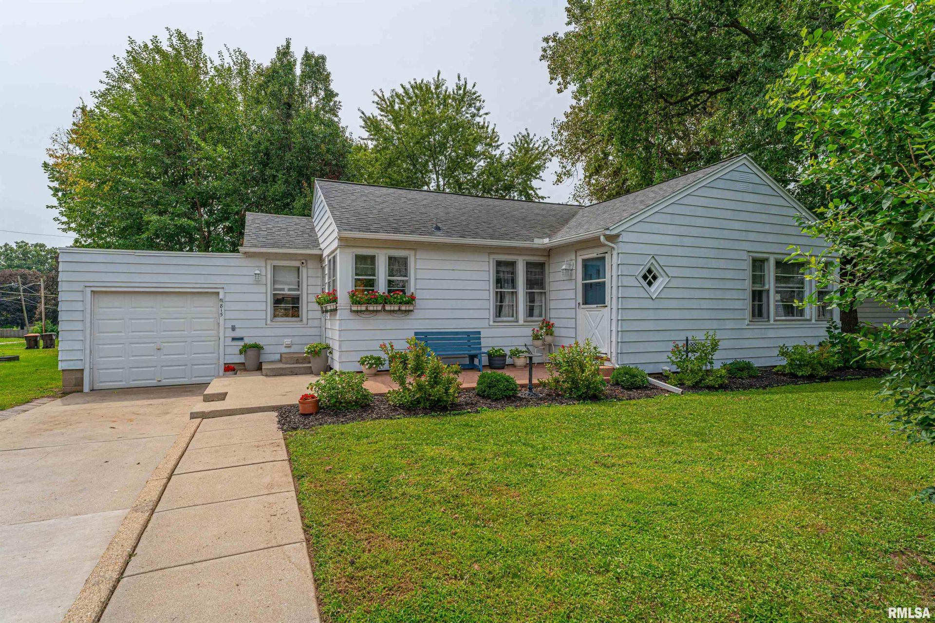 815 3rd Street, Lincoln, IL 62656 Main Photo
