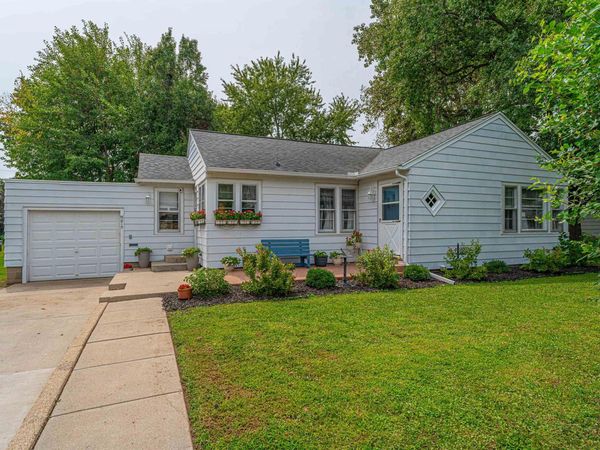 815 3RD Street, Lincoln, IL 62656