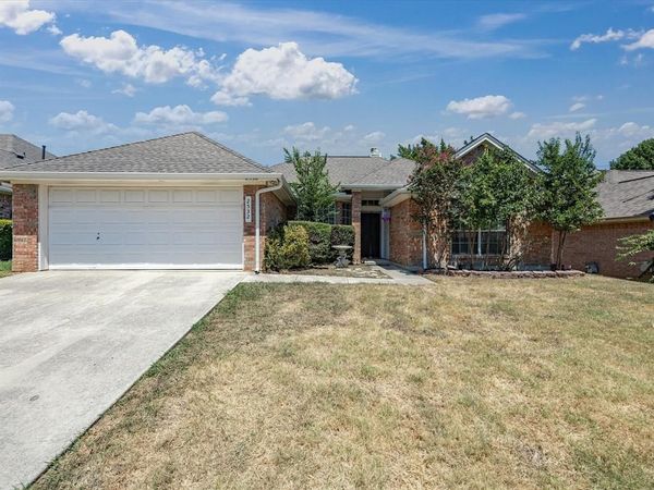 2532 John Drive , Denton, TX 76207