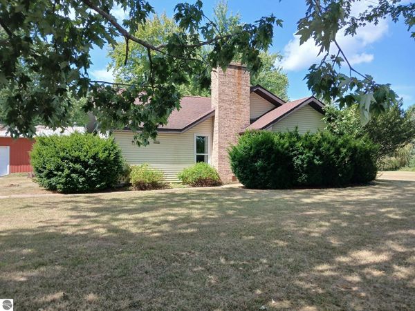 4589 Geneva Road, Coleman, MI 48618