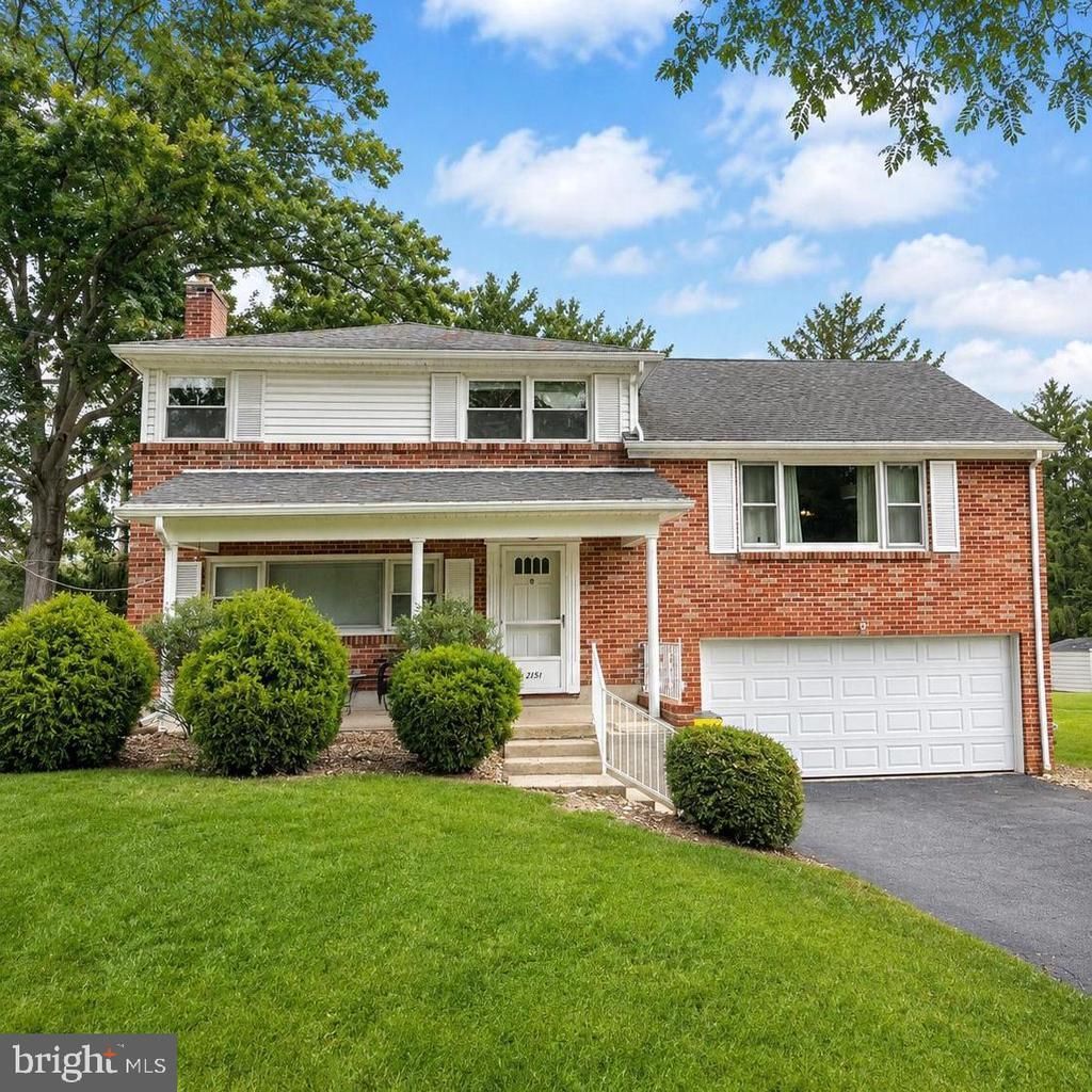 2131 ANDOVER DRIVE , DOVER, PA 17315