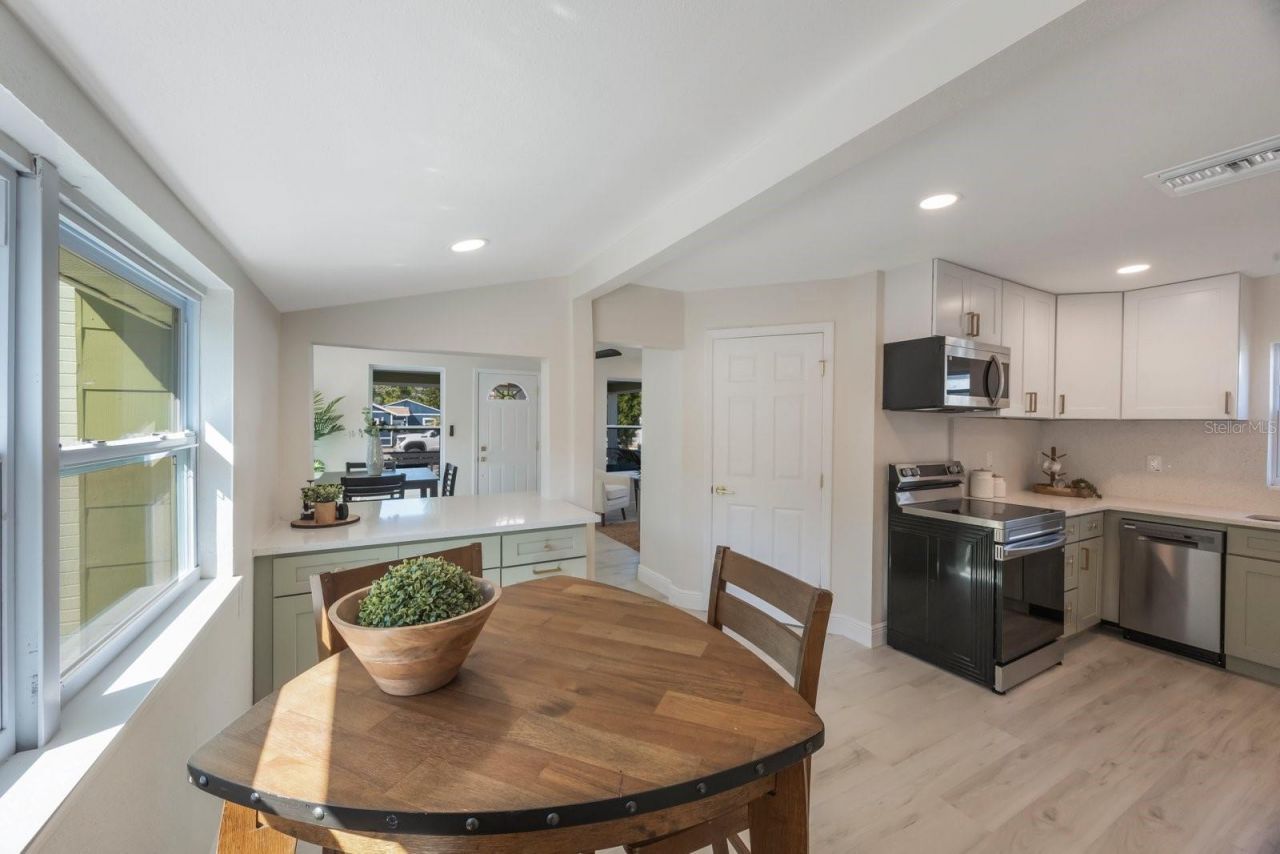 1160 36th Avenue N, Saint Petersburg, FL 33704 Photo