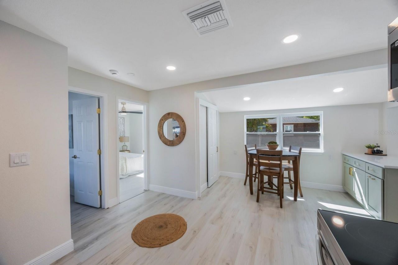 1160 36th Avenue N, Saint Petersburg, FL 33704 Photo