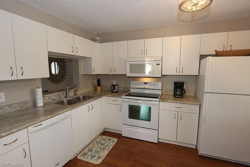 7812 Emerald Cir, Unit 201, Naples, FL 34109 Photo
