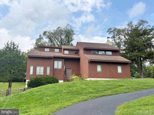 498 DEAN DRIVE, KENNETT SQUARE, PA 19348